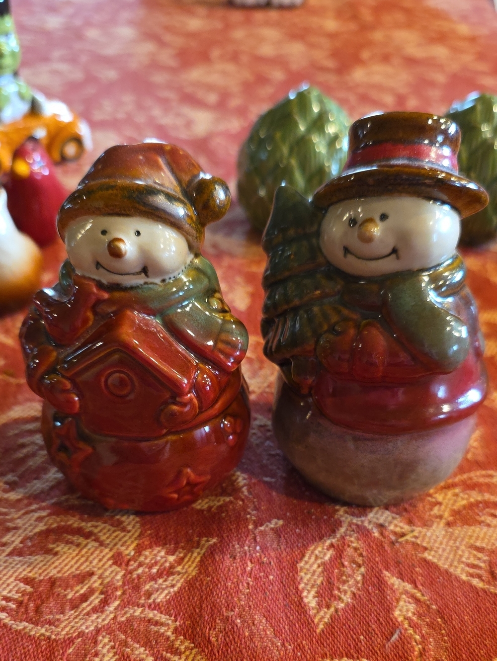 Mr Mrs Claus Vintage Salt & Pepper Shaker Sets  Decorative Table Accent